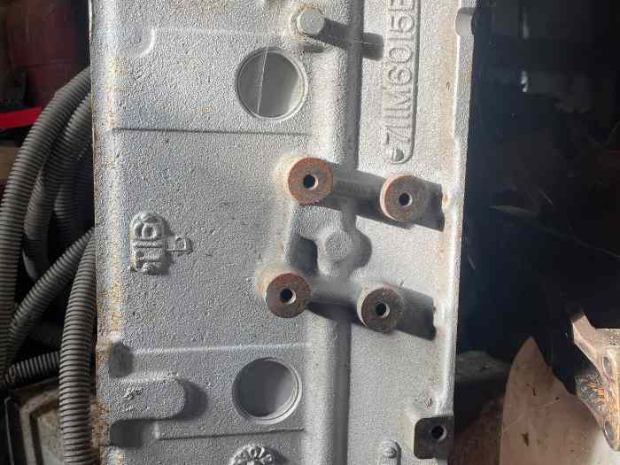 Bloc moteur Ford 711M 6015B1 – base à restaurer / pièces