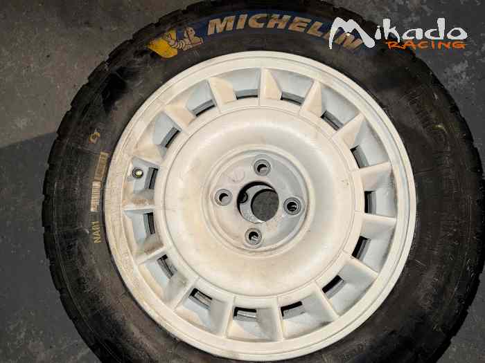 5 Pneus clous Michelin 15 pouces 0