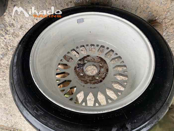 roues aluminium BMW e30 16 pouces style BBS avec pneus semi-slicks 3