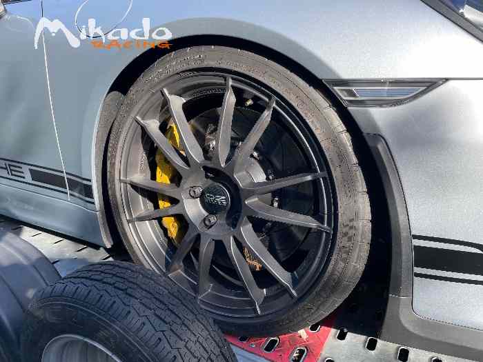 Jantes cayman Gt4 OZ racing ultra léger à 20 pouces 1