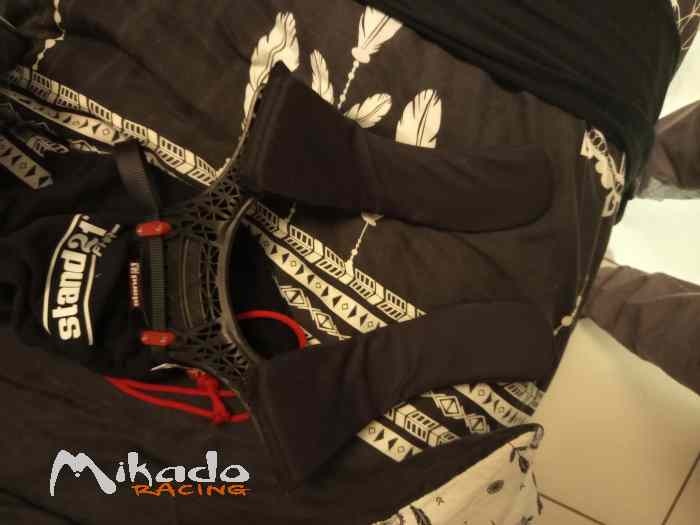 Ensemble sous vêtements casque Hans neuf 1