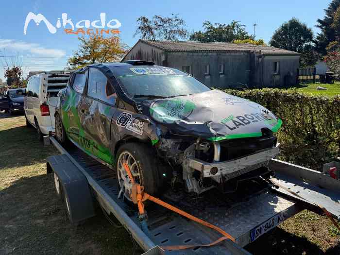 Clio R3T accidentée 1