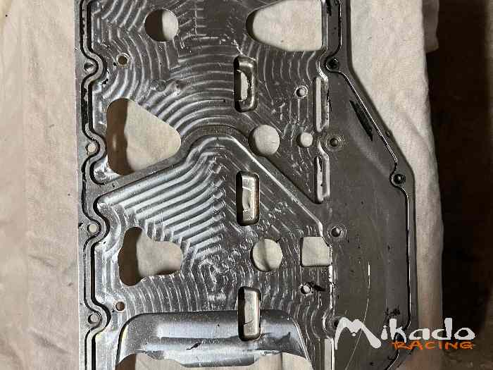Culasse et pièces moteur 208 R2 – photo 3 sur 6