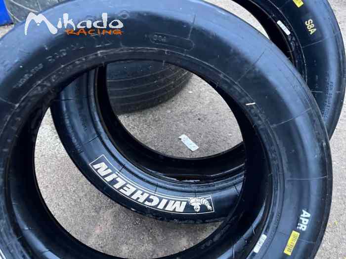 2 pneus circuit S8A neufs 0