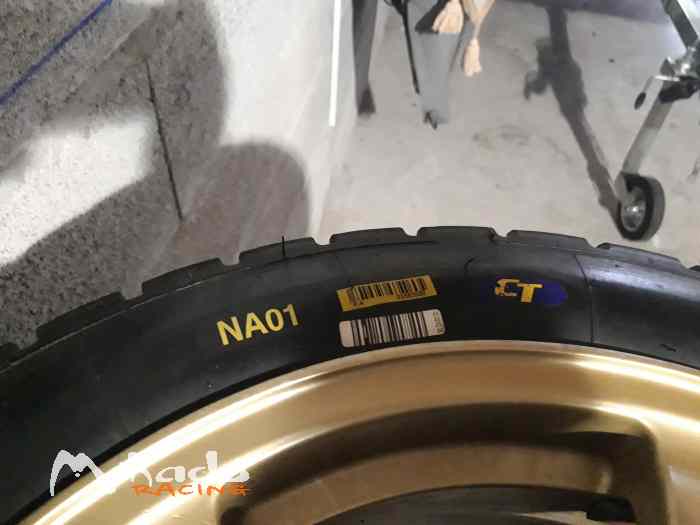 Pneu clouté michelin na01 16 pouces 2