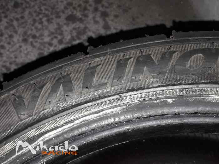 Pneus VALINO 265/35/18 2