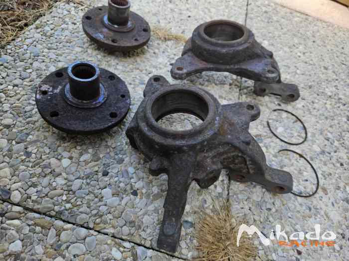 Moyeu + Etrier de Frein RENAULT Clio 1