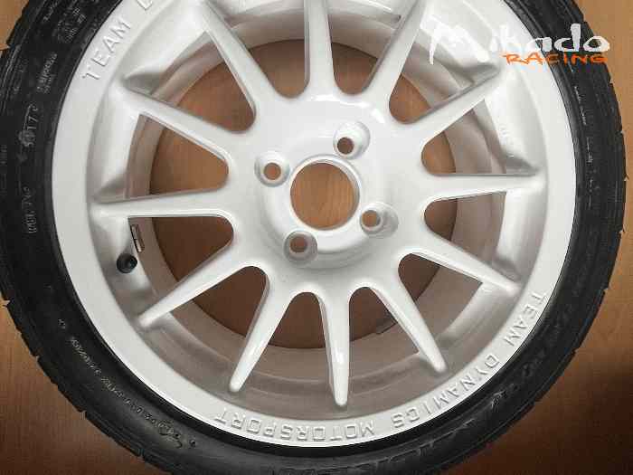 Jantes Team Dynamics Motorsport 15” – Magnésium – Blanches – Pneus neufs 3