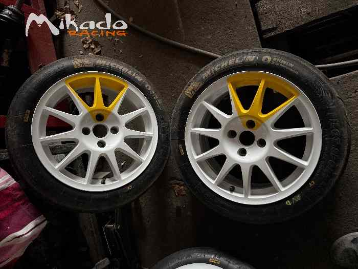 Pneus Michelin R21 et R11 0