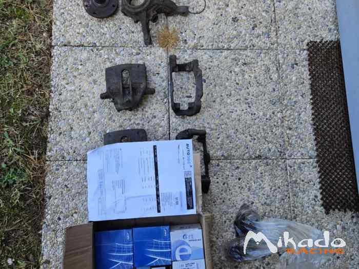 Moyeu + Etrier de Frein RENAULT Clio