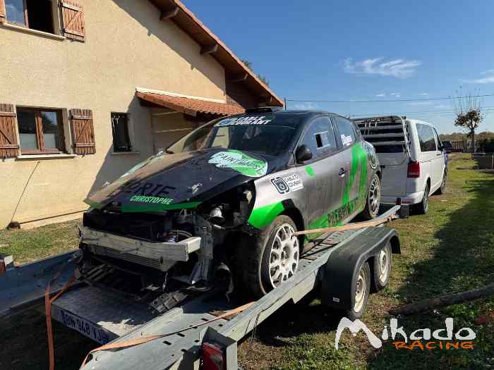 Clio R3T accidentée 0