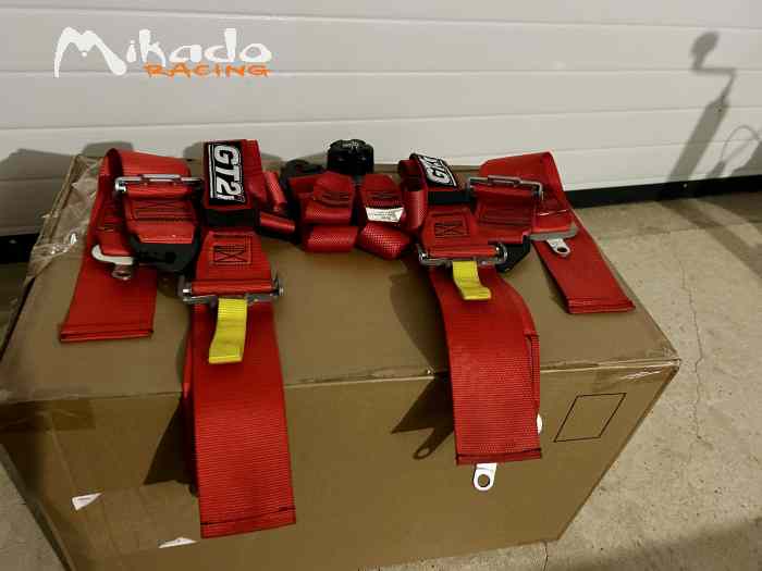 Harnais 6 points GT2i MCF rouge norme FIA 8853-2016
