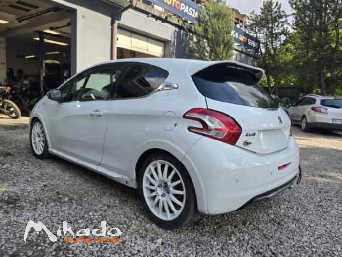Peugeot 208 gti 1