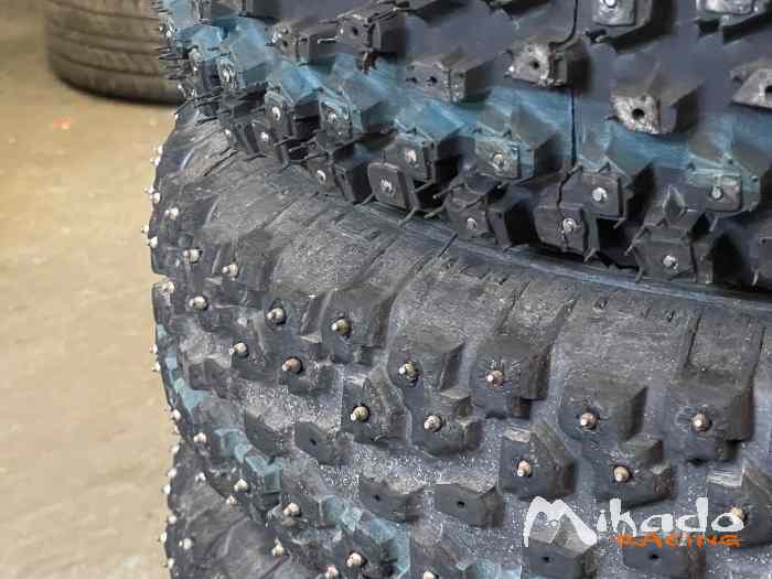 Pneus idéal RONDE DU JURA slick et maxi clous 1