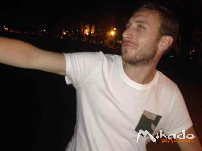 Je suis pilote, sans auto.......si qlq un est intéressé