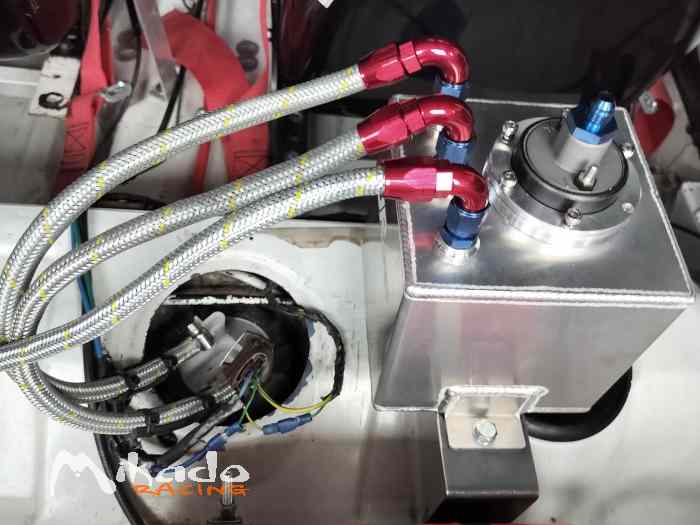 Boîte/réservoir tampon avec pompe à es...