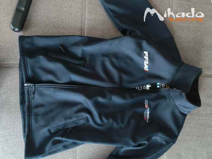 veste softshell taille 12-14 ans ou petit s neuve 0