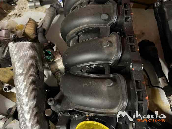 Culasse et pièces moteur 208 R2 – photo 4 sur 6
