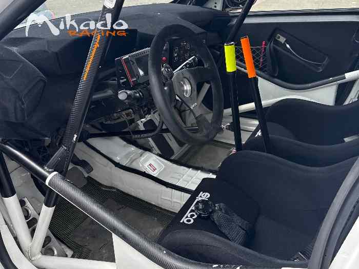 PEUGEOT 208 RALLY4 avec plateau 1