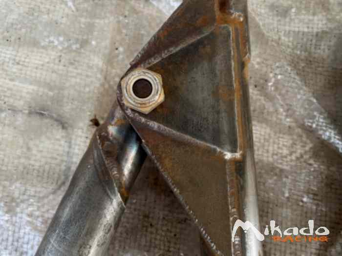 2 triangles nus neufs bmw compact F2000 4