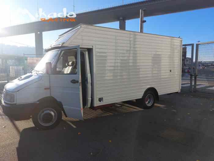 Iveco Daily 35C10, ancien véhicule officiel PEUGEOT TALBOT 4