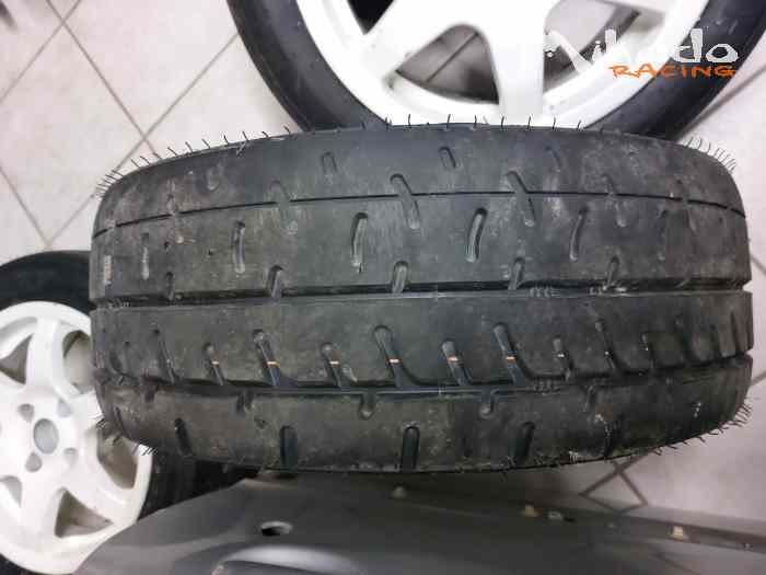 Pneu mrf neuf 15 pouces 0