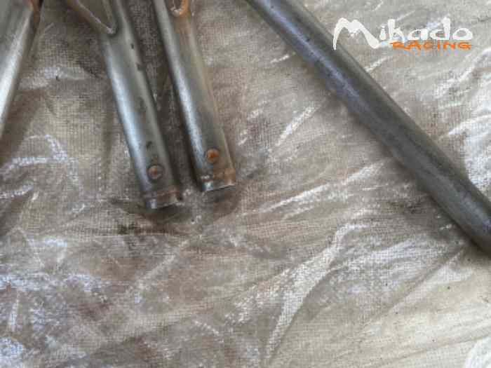 2 triangles nus neufs bmw compact F2000 3