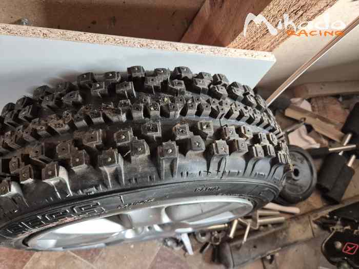 Jantes 16p bmw + pneus clouté Andross 1