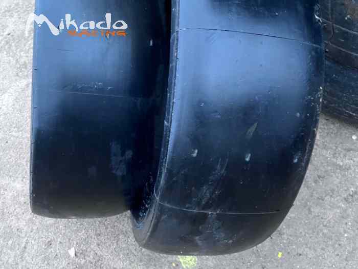 2 pneus circuit S8A neufs 1