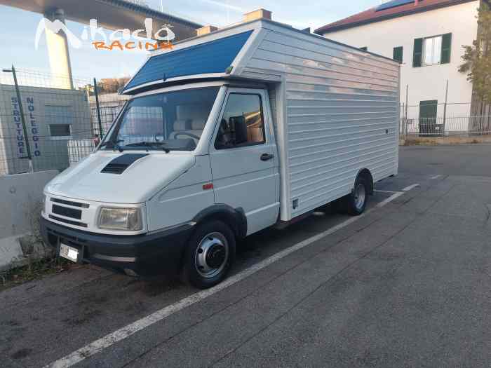 Iveco Daily 35C10, ancien véhicule officiel PEUGEOT TALBOT 1