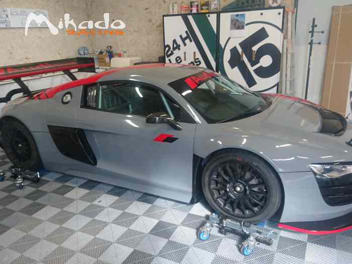 Audi R8 ultra lms V10 5 L 2