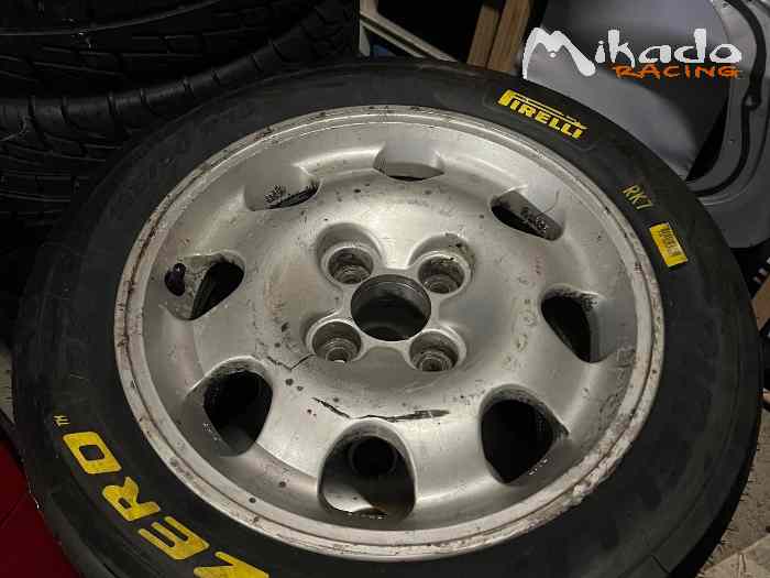 Pneus Pirelli 15p neufs slick rallye sur jantes 205 GTI 0