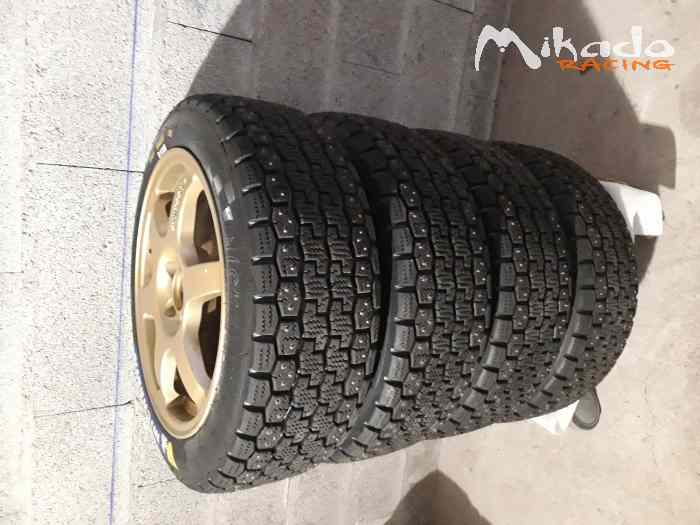 Pneu clouté michelin na01 16 pouces 0