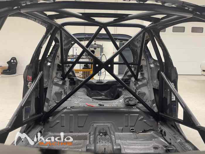 Caisse de 208 (A9) avec arceau conforme annexe J 2