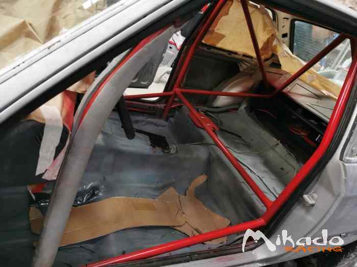 BMW E30 325i refaite à finir 3