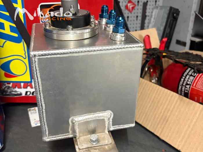 Boîte/réservoir tampon avec pompe à essence 2