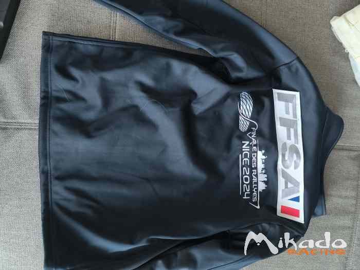 veste softshell taille 12-14 ans ou petit s neuve 1