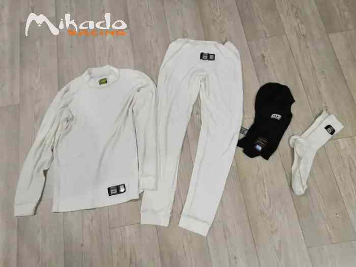 COMBINAISON DE PILOTE FIA ALPINESTARS TAILLE XL(54) 4