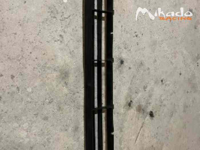 Grille de pare choc avant Peugeot 205 rallye ou GTI. En excellent état 1