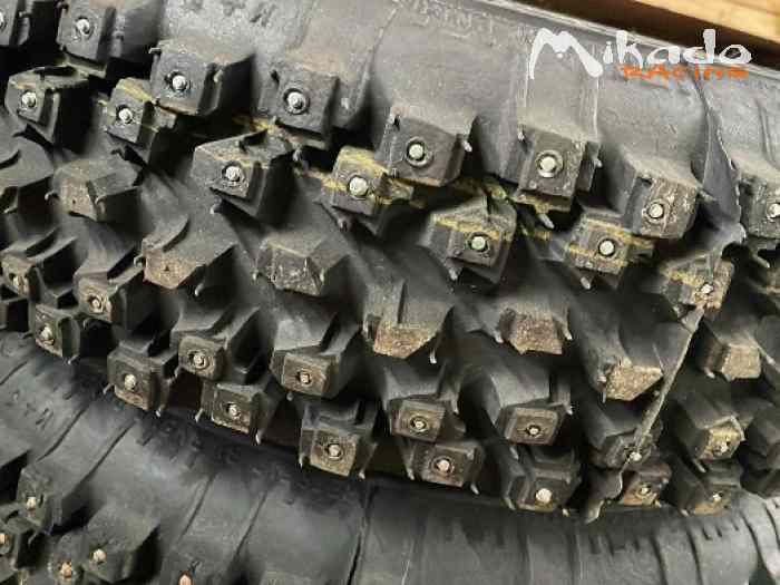 roues cloutés 14 pouces PSA pour ronde du jura 1