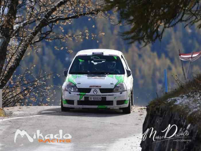 A vendre renault clio 2 F2014 reprise possible 0