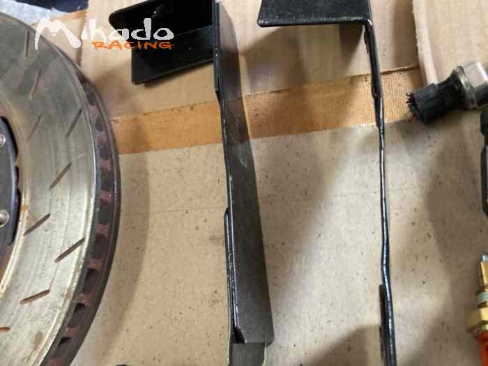 PATES DE FIXATIONS DIFFUSEUR CLIO R3 MAX