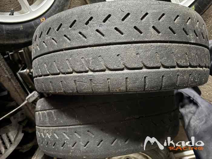 Pneus Michelin R21 et R11 1