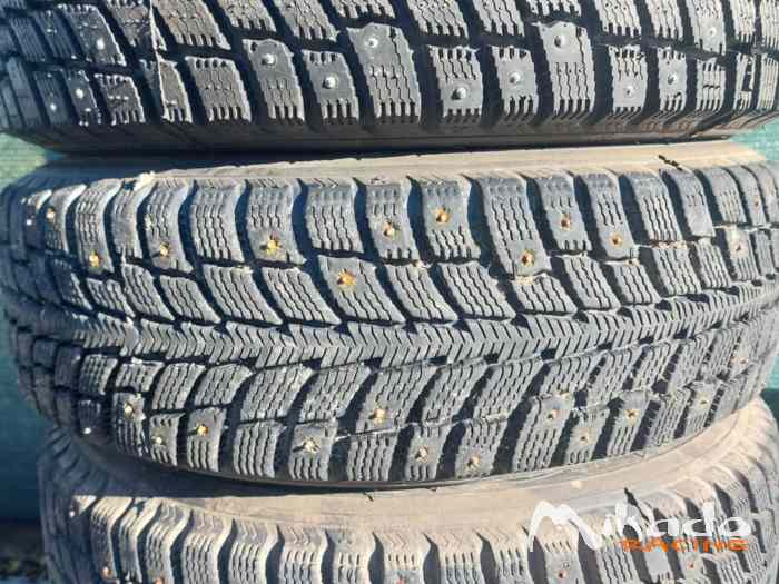 PNEU NEIGE clouté 175/65/14 sur jante PSA 1