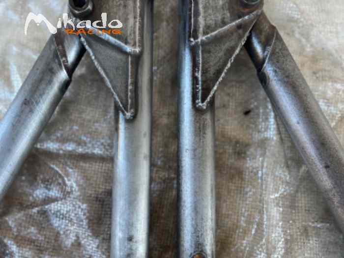 2 triangles nus neufs bmw E36 à compact F2000 1