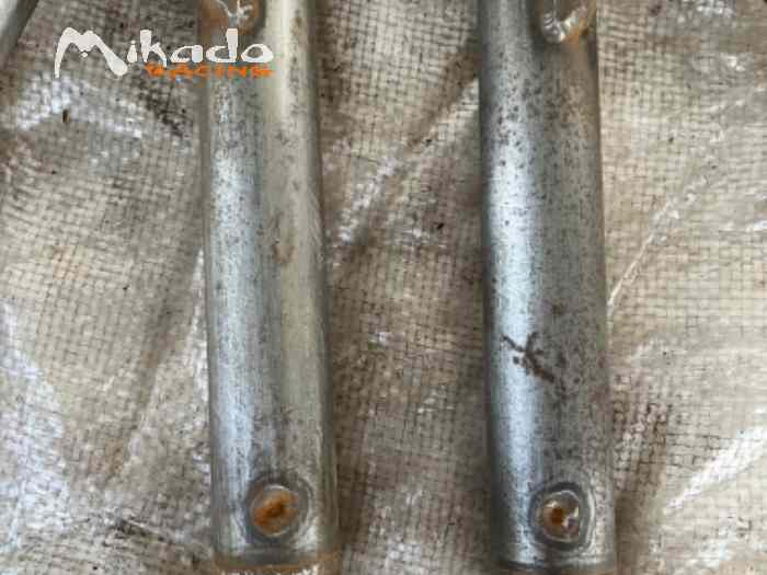 2 triangles nus neufs bmw compact F2000 2