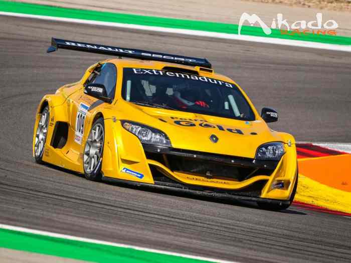 Renault Megane Trophy V6 1