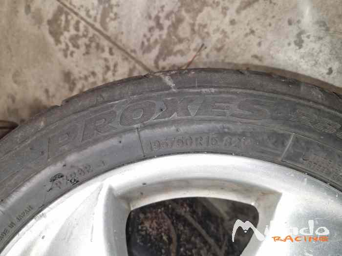Vend lot de 8 pneu toyo R888 195/50R15 a debarasse 1