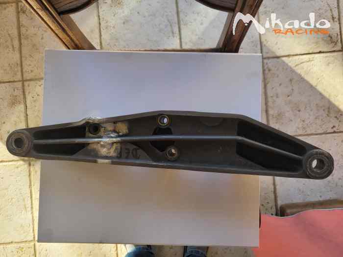 traverse moteur Formule Renault 2000 1