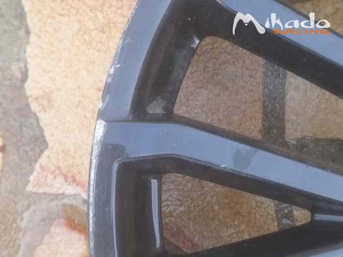 1 Jante clio 4 trophy 18 pouces 2